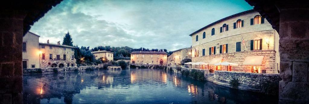Ferienwohnung Casa Dante Vivo dʼOrcia Exterior foto